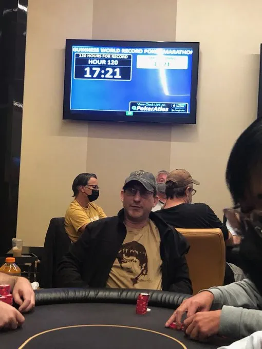 Zach Gensler ชายผู้ล้มสถิติเล่นโป๊กเกอร์นานที่สุดในโลก (124 ชั่วโมง) - KUBET